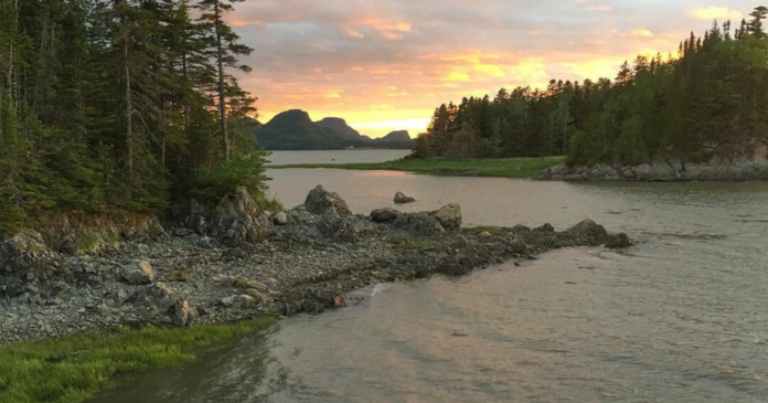 featured image Canoeing and Kayaking in Bas-Saint-Laurent, Québec