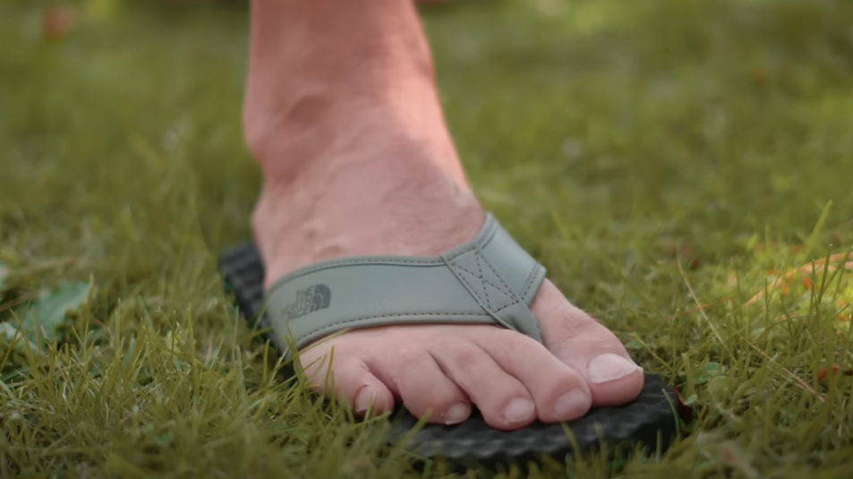 flip flops are a kayaking mistake don't wear flip flops kayaking