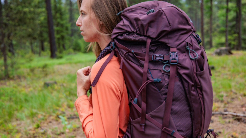 Osprey Aura vs Gregory Deva, the Deva has a great design for water bottles