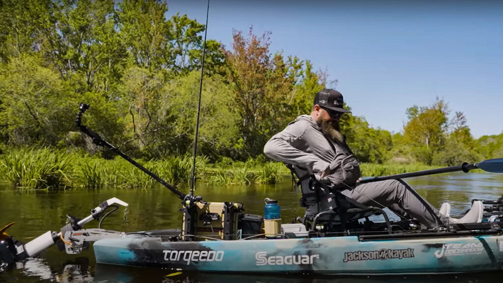 Lifting a Torqeedo with the rope allows me to trim the motor to any height.