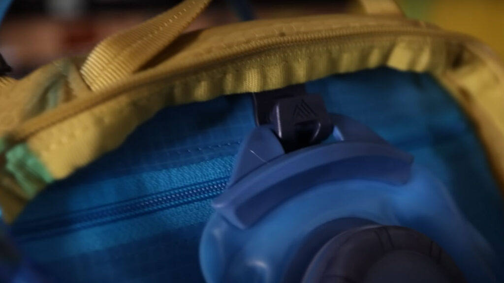 I really liked the clip that held the bladder for the Gregory Juno 24