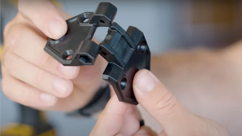 This is how the hinges will slide together.